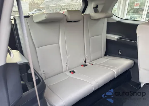 2024 Toyota Grand Highlander Xle z USA, uszkodzony, nr VIN 5TDAAAB55RS009139